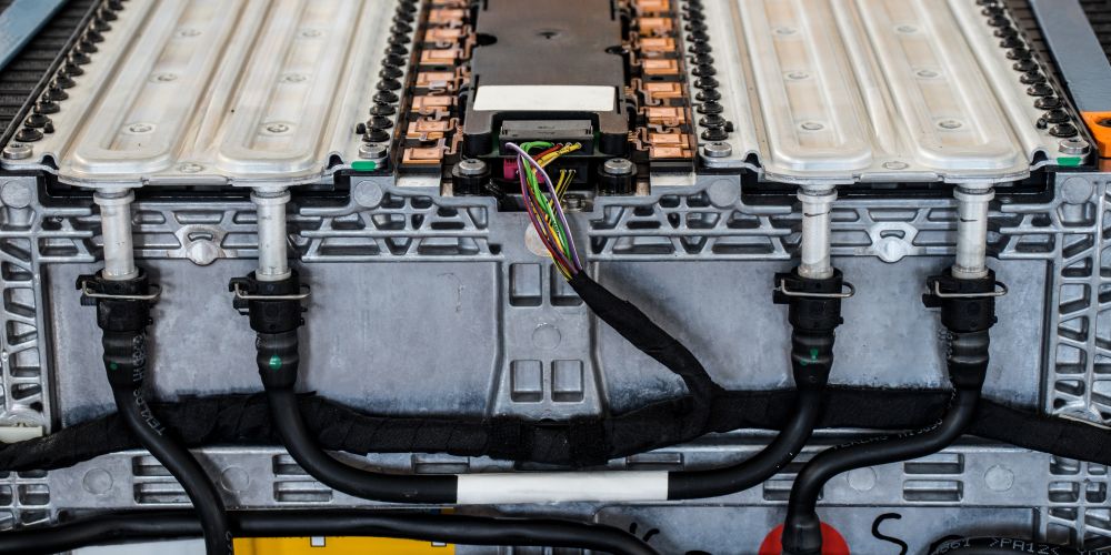 Electric vehicle battery heating and cooling system with power electronics and coolant flow paths, illustrating a system that relies on BLDC‑driven pumps for thermal management.